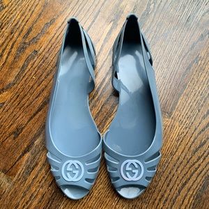 Gucci 38 plastic flats